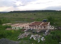 первые шесть венцов сруба из бревна